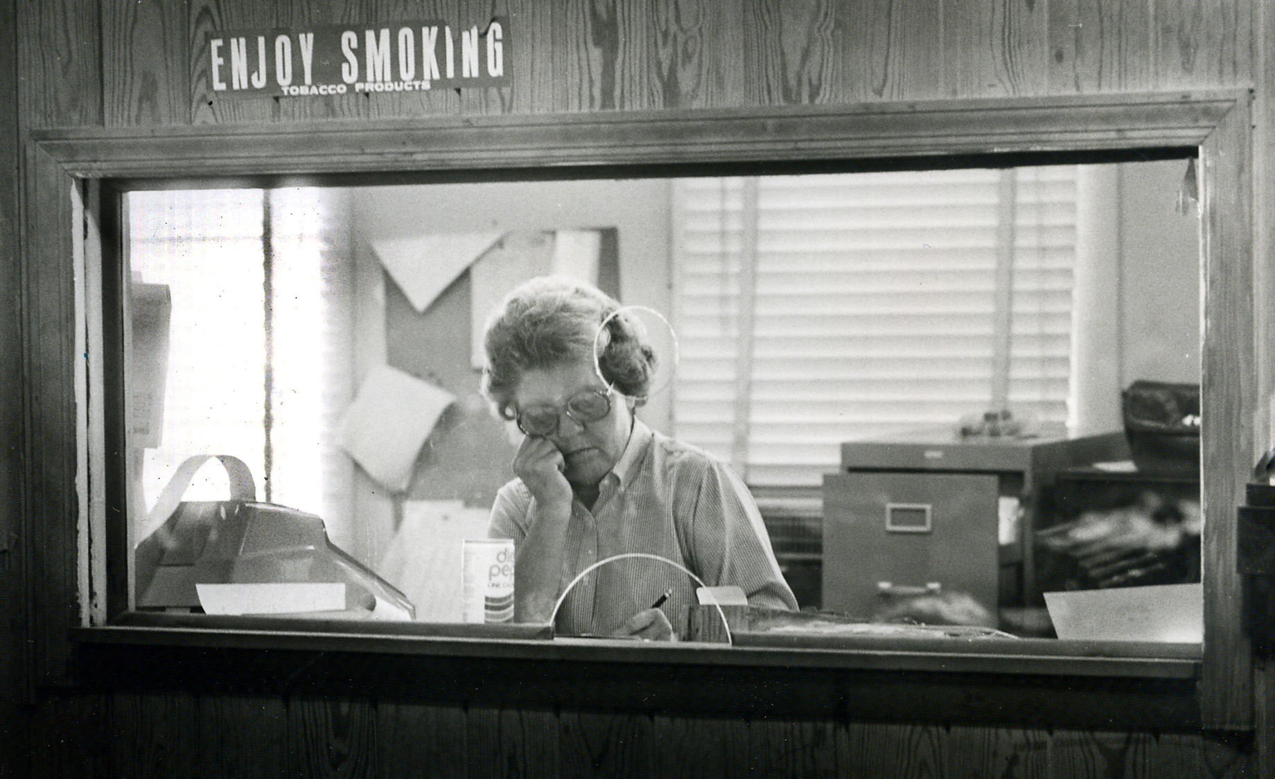 1983-08-26 Rachel Elder tobacco